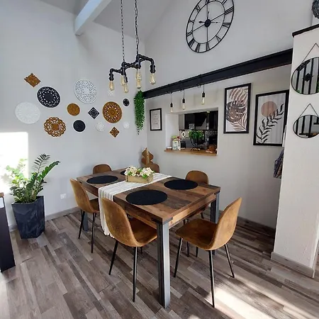 Au Pommier Fleuri Et Son Indépendant Maison d'hôtes 4*