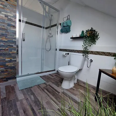 Au Pommier Fleuri Et Son Indépendant Maison d'hôtes 4*